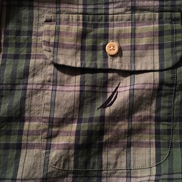 Nautica Classic fit Men’s Plaid Shirt Size Medium - Picture 8 of 8